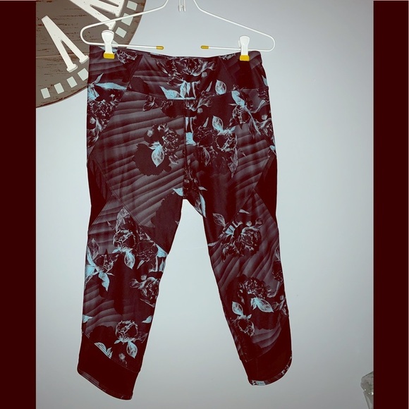 Betsey Johnson Pants - Betsey Johnson black print leggings size large
